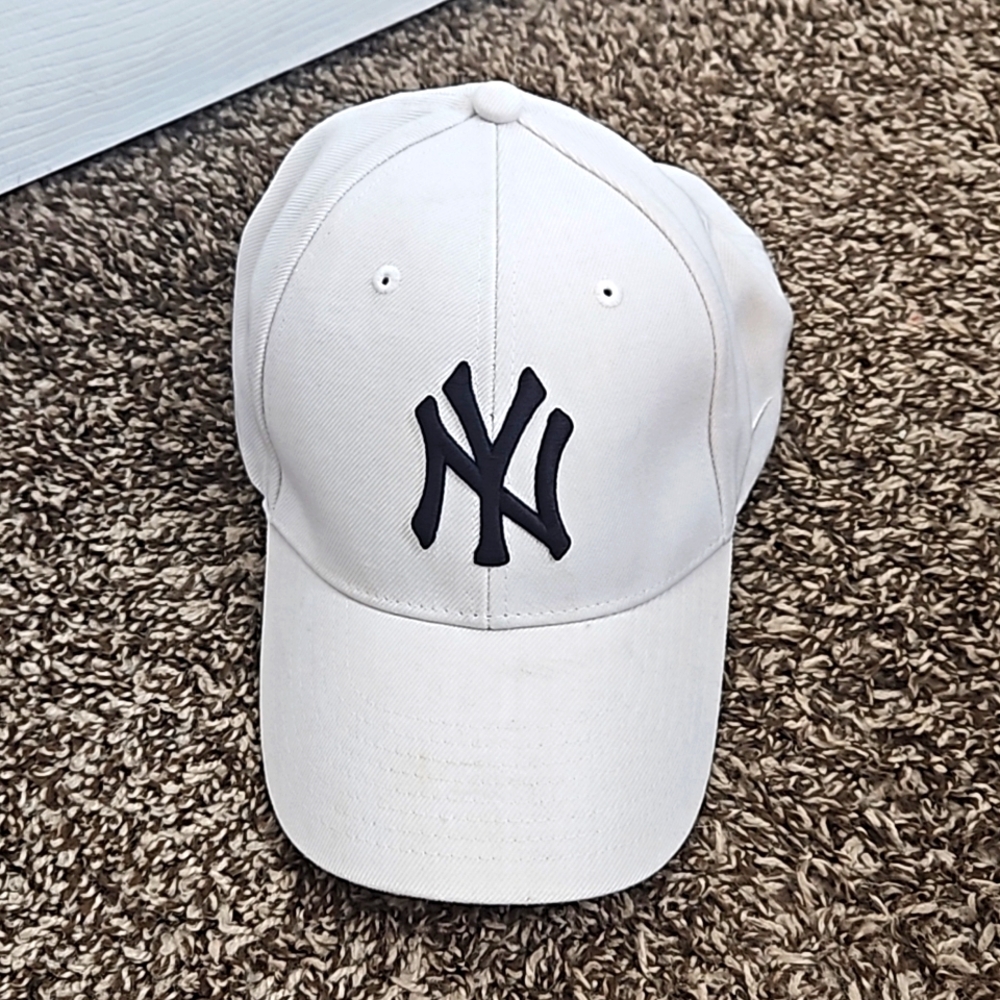 MLB Yankees cap